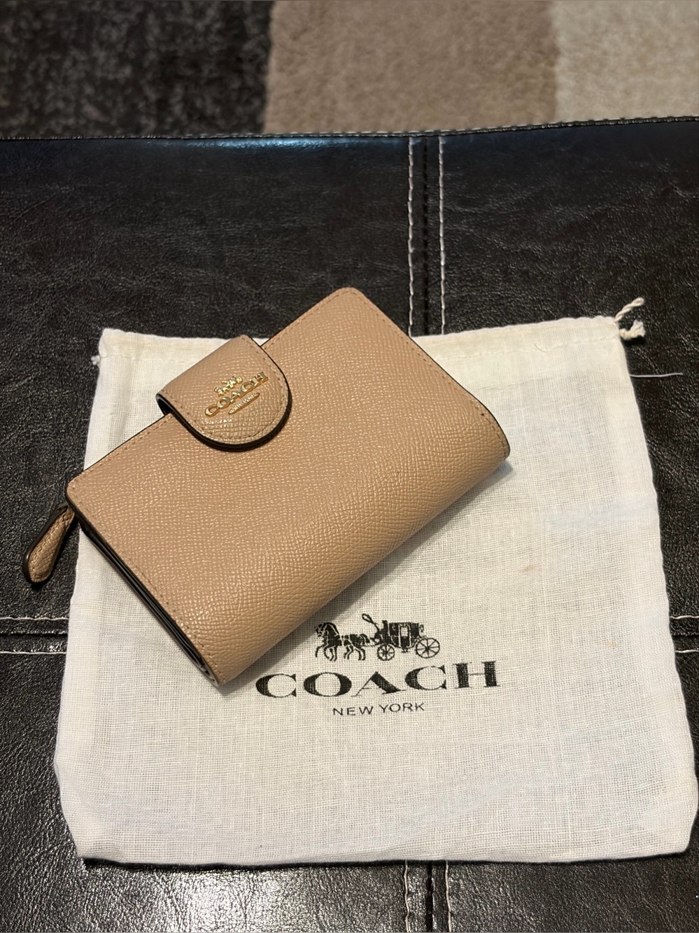 COACH Crossgrain Leather Compact Wallet in Taupe/Oxblood Interior